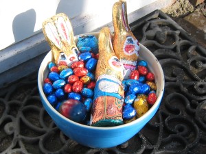 de gevonden voorraad eieren en chocolade hazen